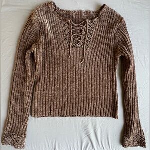 Brown fitted long sleeve sweater with cute details 🤎
